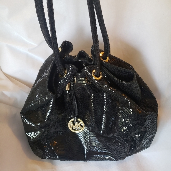 Michael Kors Black Snake Skin Hobo Large like new - Picture 2 of 10